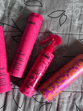 3/$200🪴— BNWOT amika hair care bundle